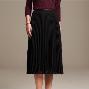 Banana Republic Black Pleated Mid Length Skirt